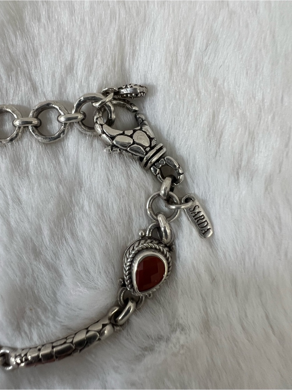 Sarda Sterling Silver Bracelet with Red-Orange Teardrop Carnelian Stones - Picture 2 of 2